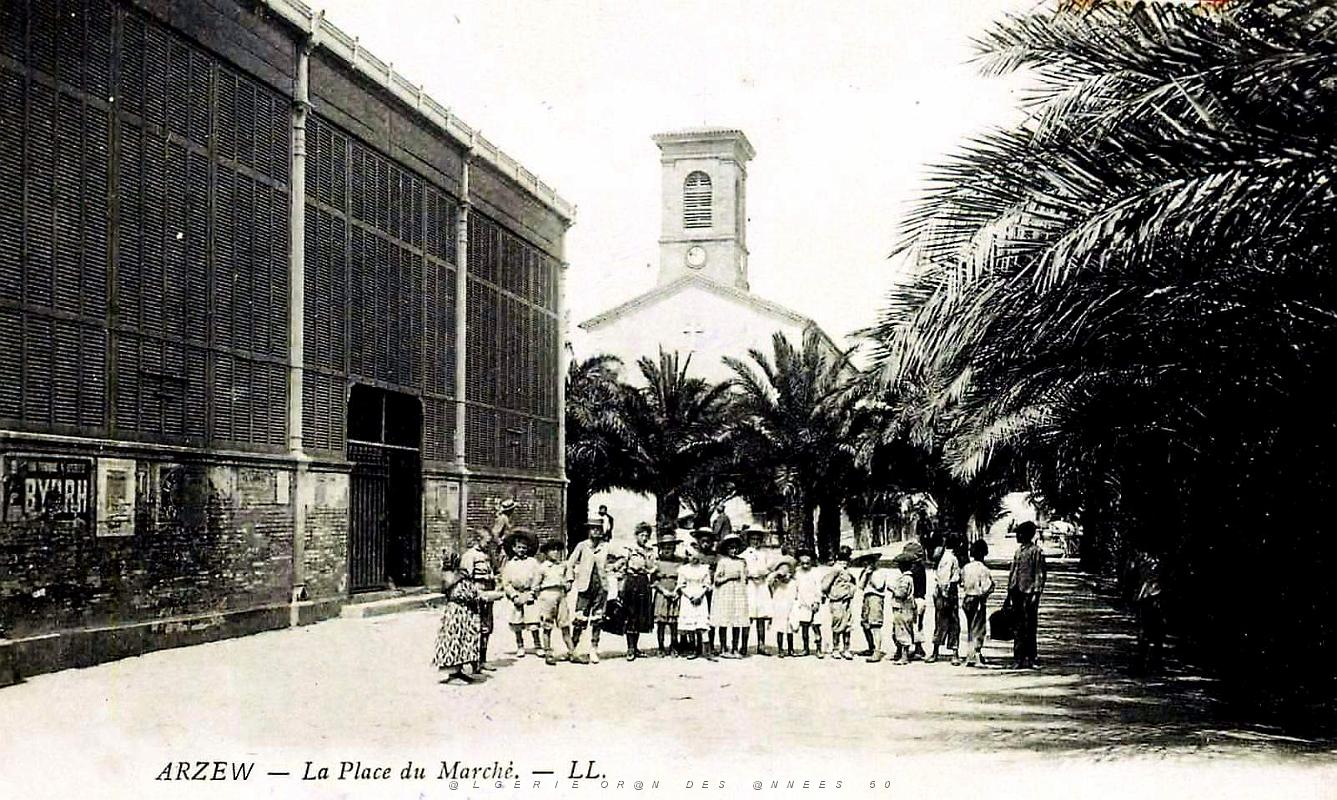 1159- Arzew - La Place du Marche.jpg